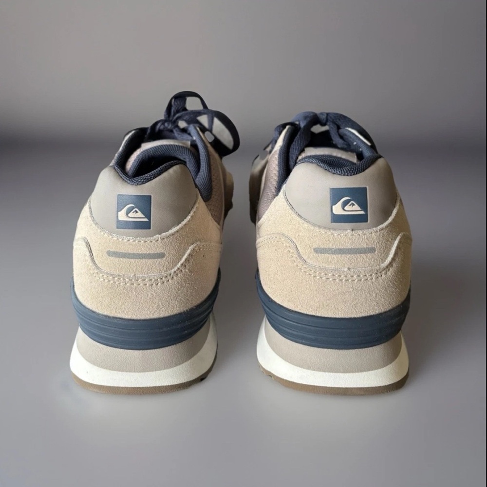Quiksilver Men's 7.5 Beige and Navy Sneakers